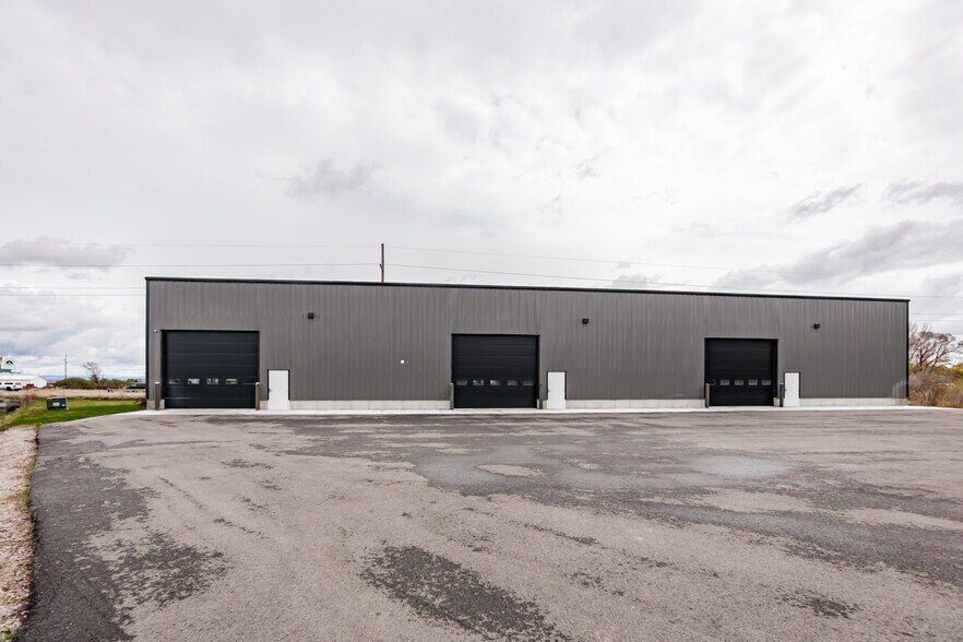 More Photos Of 4113 648 N, Rigby Warehouse For Lease