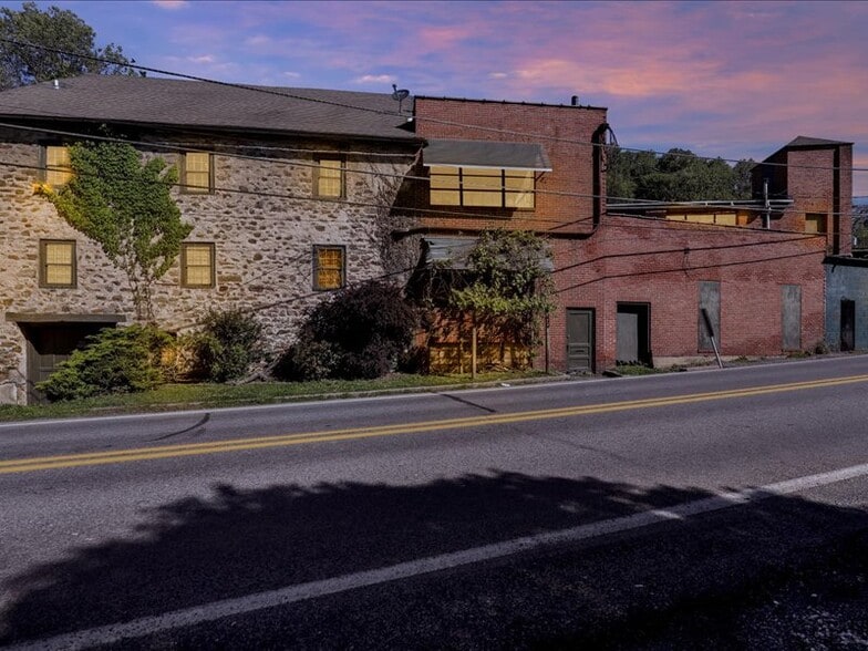 More Photos Of 1524 Friedensburg Rd, Reading Storefront Retail Residential For Sale