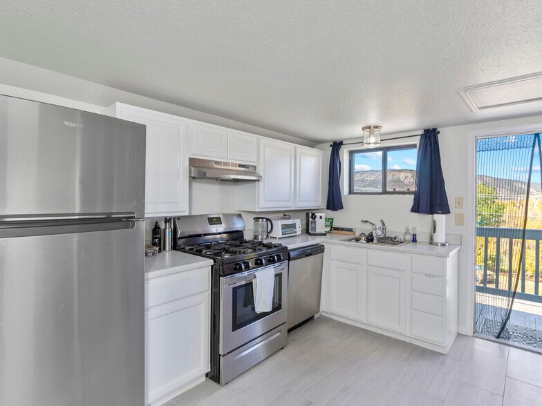 More Photos Of 609 Clinton St, Ridgway Apartments For Sale