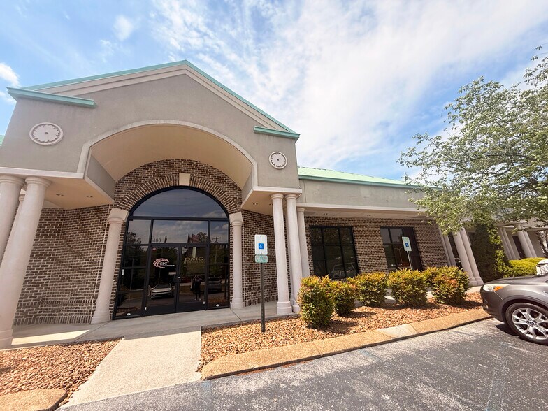Primary Photo Of 7161 Lee Hwy, Chattanooga Medical For Sale