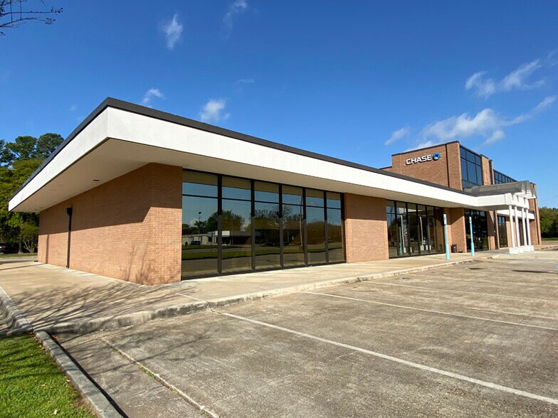 More Photos Of 1935 Airline Dr, Bossier City Bank For Sale