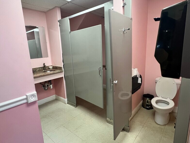 More Photos Of 1546 5th St NW, Washington Specialty For Sale