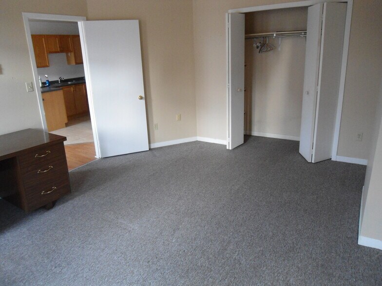 More Photos Of 15 Montreal St, Kingston Storefront Retail Residential For Lease