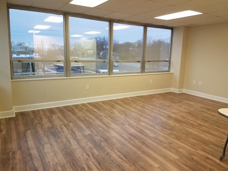 More Photos Of 6911 Richmond Hwy, Alexandria Office For Sale