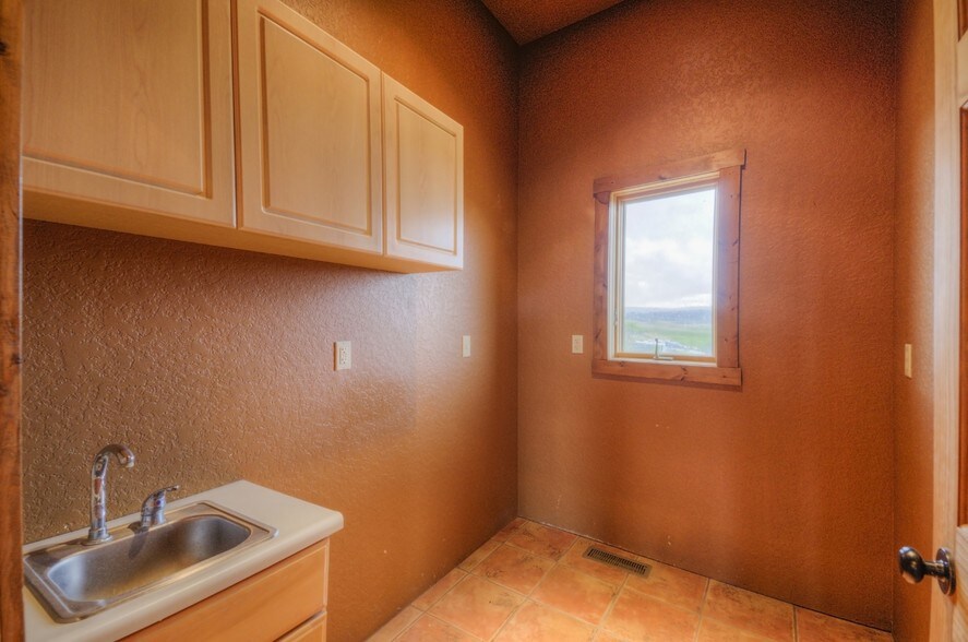 More Photos Of 710 Tenaya St, Hermosa General Retail For Sale