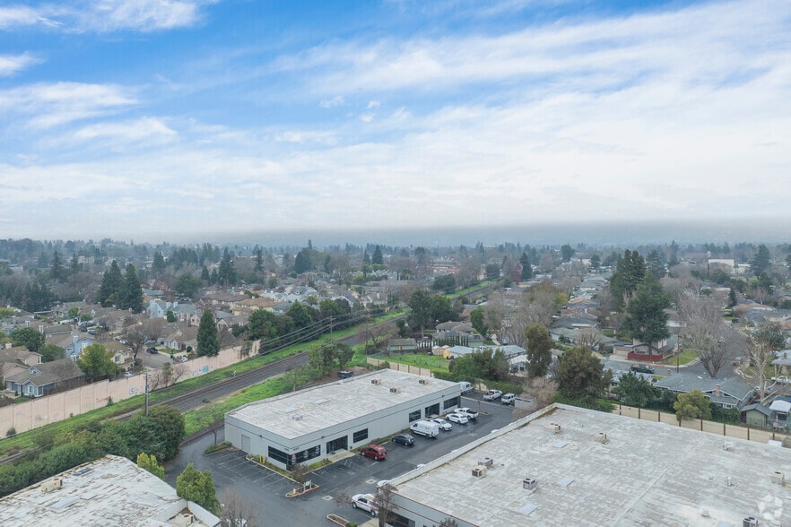 More Photos Of 1063 Serpentine Ln, Pleasanton Research And Development For Lease