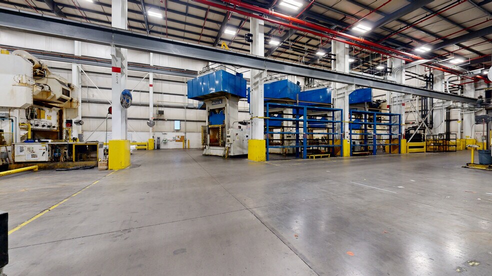 More Photos Of 12001 Farmington Rd, Livonia Warehouse For Lease