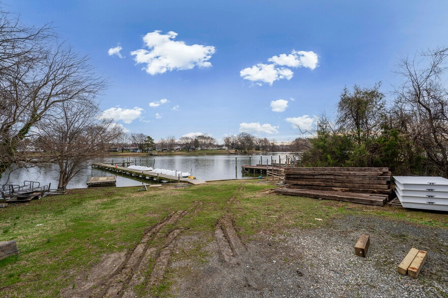 More Photos Of 1923 Old Eastern Ave, Essex Service For Lease