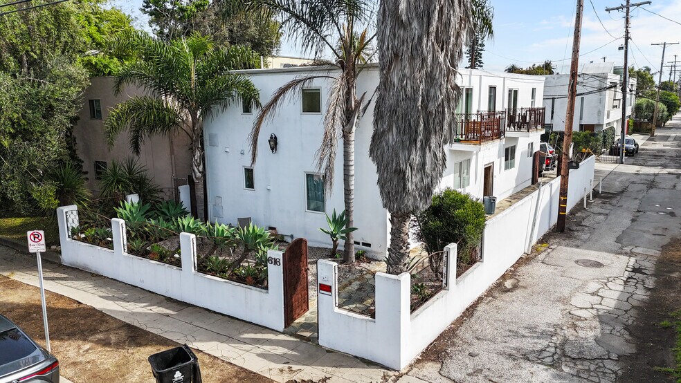 More Photos Of 616 Sunset Ave, Venice Apartments For Sale