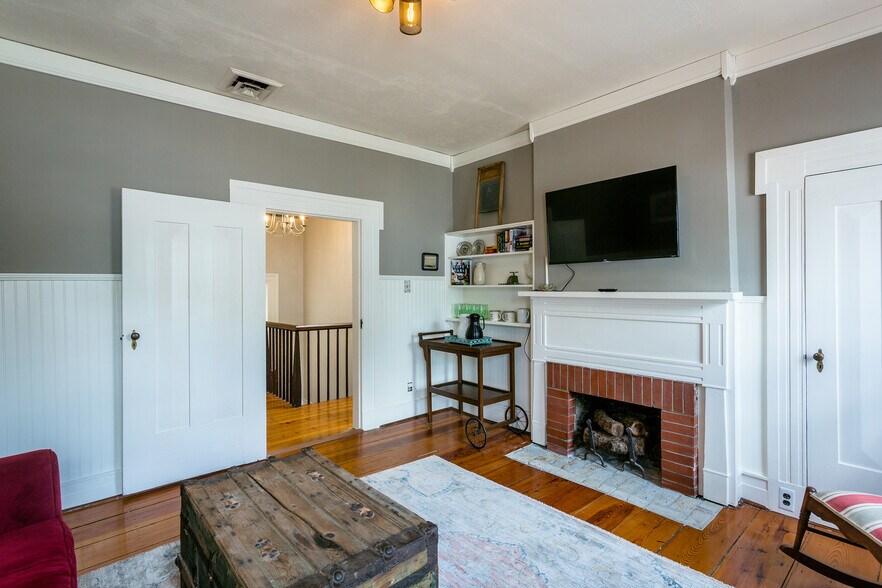 More Photos Of 222 Main St, Dayton Freestanding For Sale