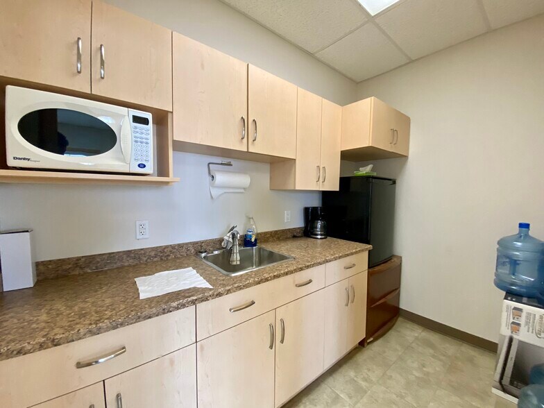 More Photos Of 6847 66 St, Lloydminster Manufacturing For Lease