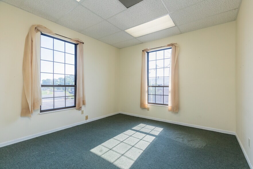 More Photos Of 4191 Crescent Dr, Saint Louis Medical For Lease