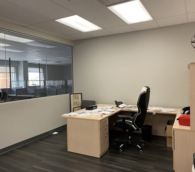 More Photos Of 420 Boul Armand-Frappier, Laval Medical For Lease