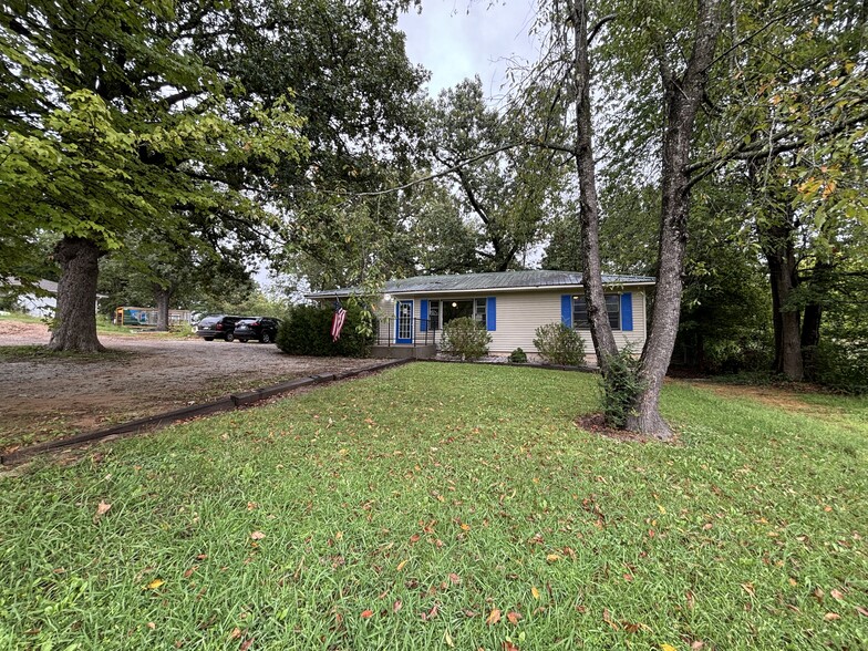 Primary Photo Of 4816 US-65 S, Harrison Veterinarian Kennel For Sale