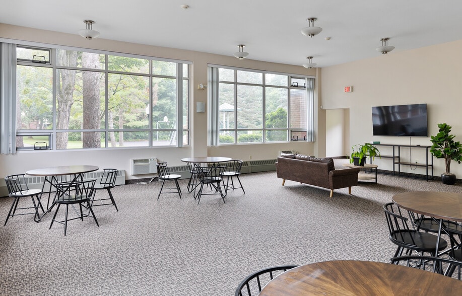 More Photos Of 193-321 Fernbank Rd, Springfield Apartments For Sale