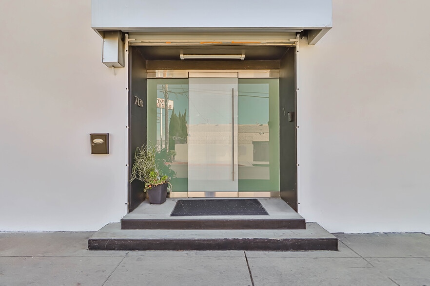 More Photos Of 7410-7428 Bellaire Ave, North Hollywood Warehouse For Sale