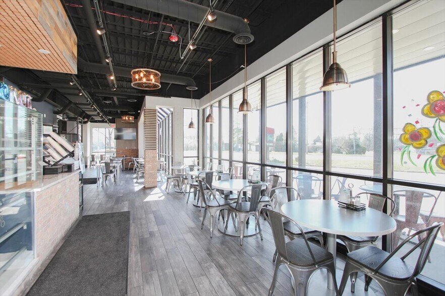 More Photos Of 720 E Rand Rd, Mount Prospect Fast Food For Sale