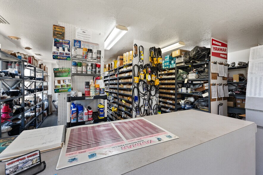 More Photos Of 2640 Avenue of the Americas St, Englewood Warehouse For Sale
