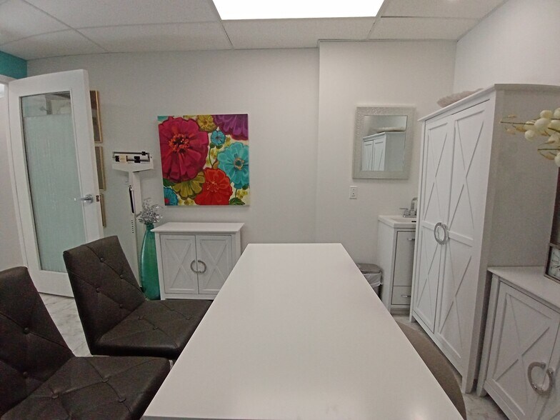 More Photos Of 69 Kempster Ave, Ottawa Office For Sale