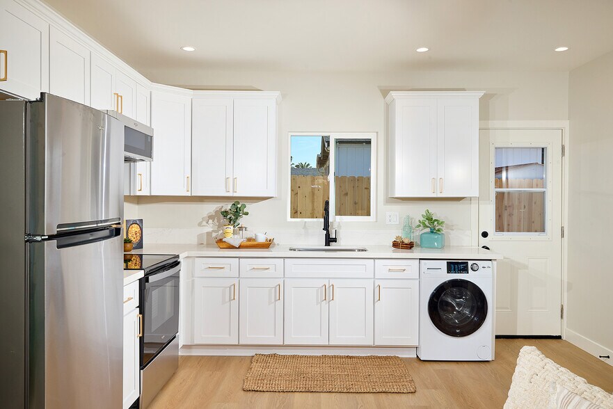 More Photos Of 735 Pine Ave, Carlsbad Multifamily For Sale