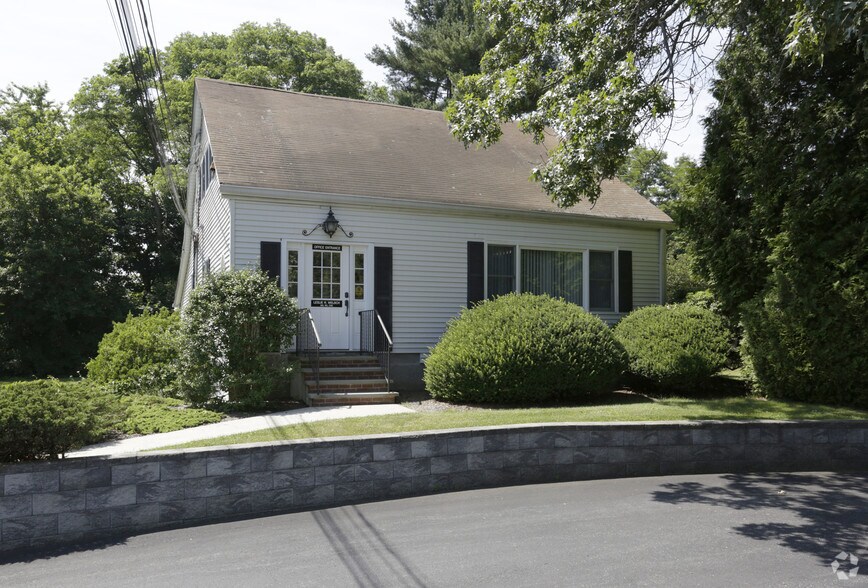 More Photos Of 226 E Main St, Huntington Office For Lease
