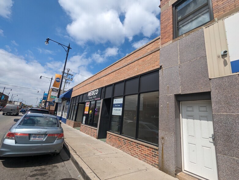 More Photos Of 4000-4012 W Montrose Ave, Chicago Storefront Retail Residential For Lease