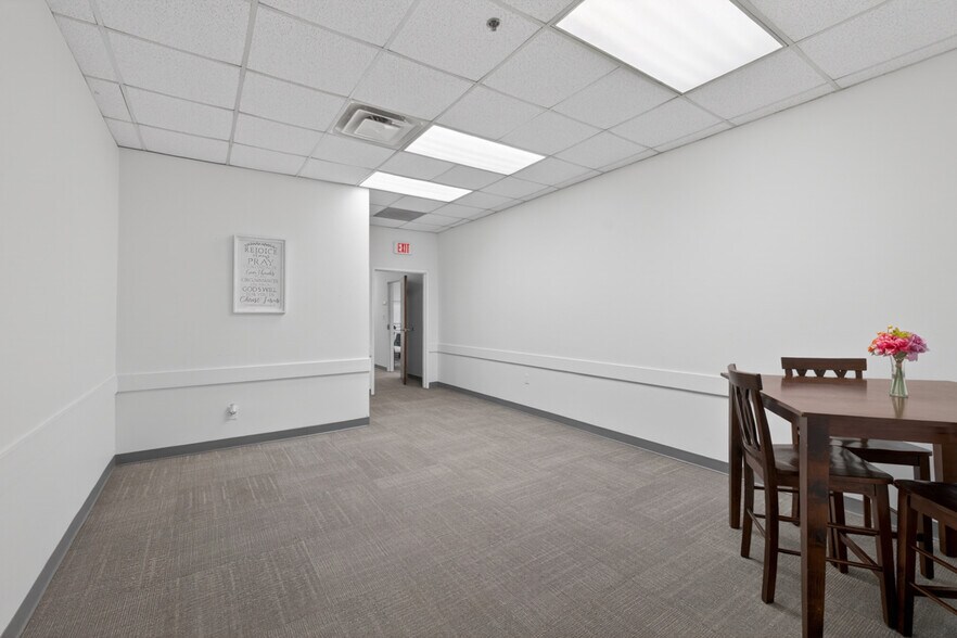 More Photos Of 3005 Lenora Church Rd, Snellville Office For Sale