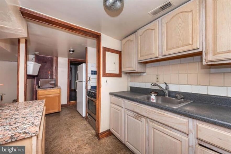 More Photos Of 212 W Saratoga St, Baltimore Storefront Retail Residential For Sale