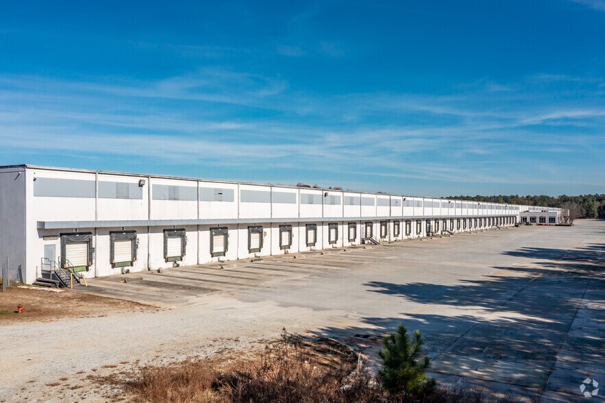 More Photos Of 500 Business Center Dr, Stockbridge Distribution For Lease