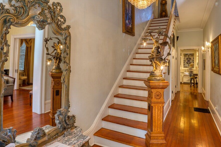 More Photos Of 14 E Taylor St, Savannah Specialty For Sale