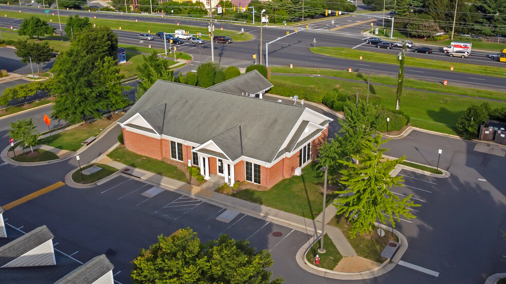 Primary Photo Of 6130 Redwood Sq, Centreville Bank For Lease