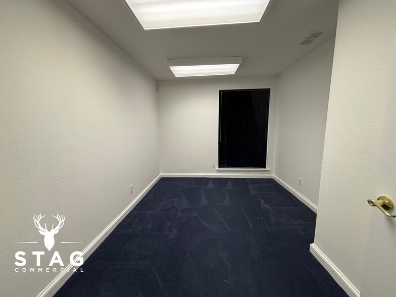 More Photos Of 376 W Main St, Lewisville Medical For Sale