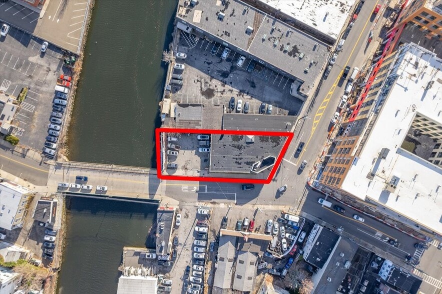 More Photos Of 10 Mill St, Port Chester Freestanding For Lease