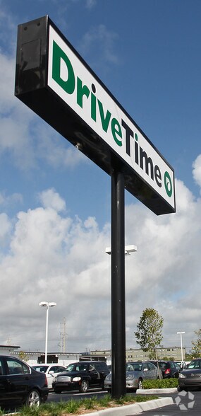 More Photos Of 2707 Okeechobee Blvd, West Palm Beach Auto Dealership For Lease