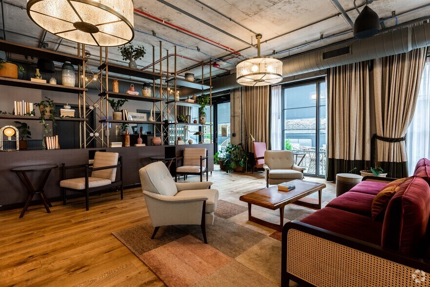 More Photos Of 200 N Green St, Chicago Hotel For Lease