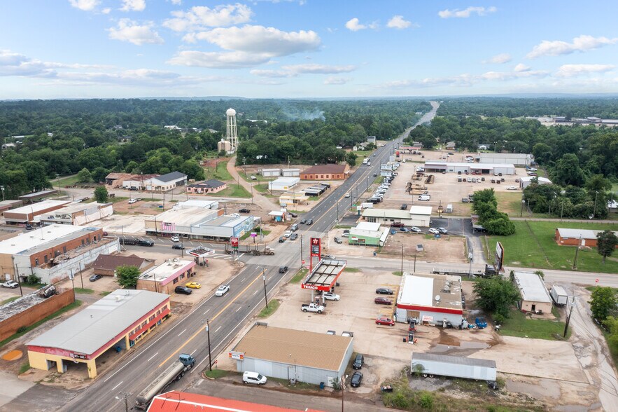 More Photos Of 105 S Marcus St, Alto Storefront For Sale