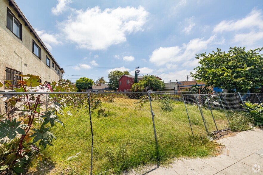 More Photos Of 8304 S Broadway, Los Angeles Land For Sale