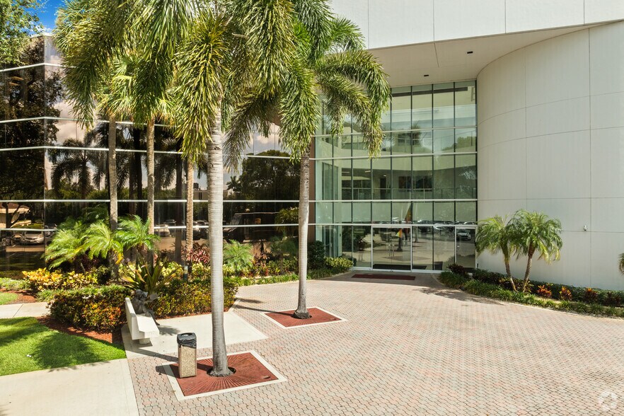More Photos Of 560 Village Blvd, West Palm Beach Medical For Lease