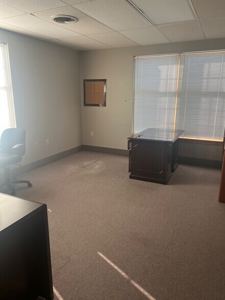 More Photos Of 824 John Marshall Hwy, Front Royal Office For Lease