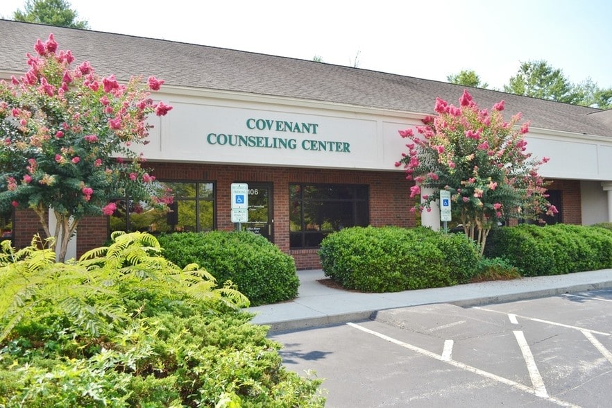 More Photos Of 1022 Hutton Ln, High Point Office For Lease