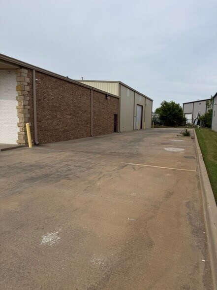 More Photos Of 8017 N Rockwell Ave, Oklahoma City Freestanding For Sale