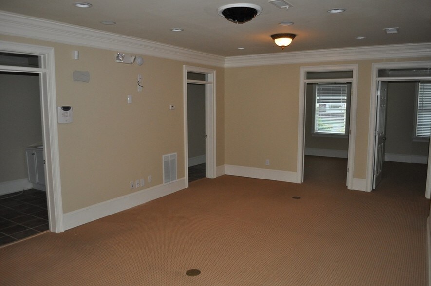 More Photos Of 4330 S Lee St, Buford Medical For Lease