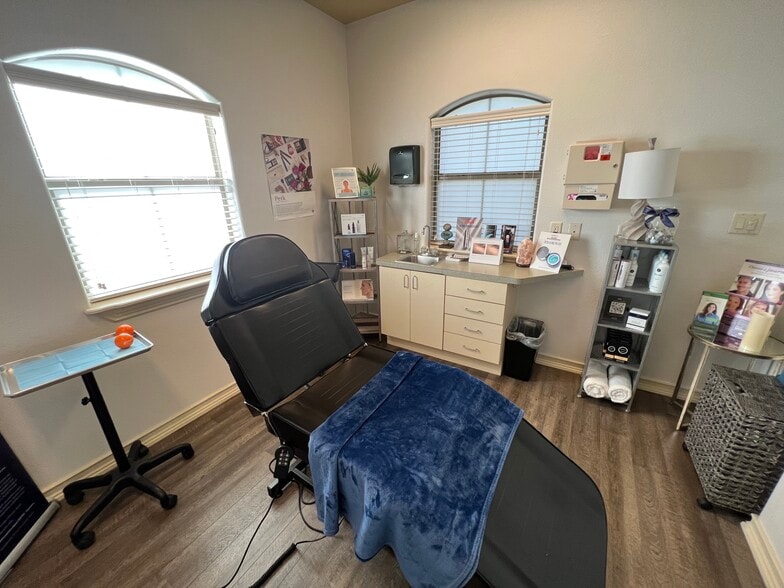 More Photos Of 2800 William D Tate Ave, Grapevine Medical For Lease