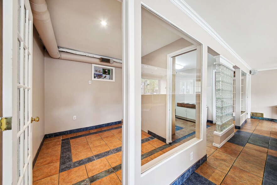 More Photos Of 150 Rue Jarry E, Montréal Storefront Retail Office For Lease