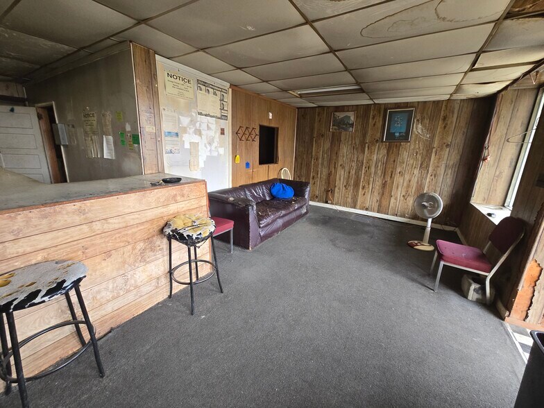 More Photos Of 20141 Point Lookout Rd, Great Mills Storefront Retail Residential For Lease