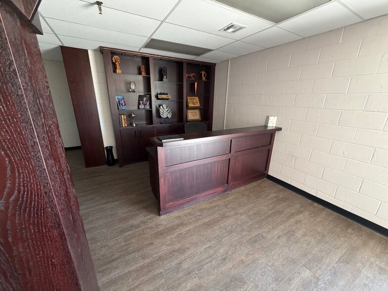 More Photos Of 3248 N Sheridan Rd, Tulsa Warehouse For Sale