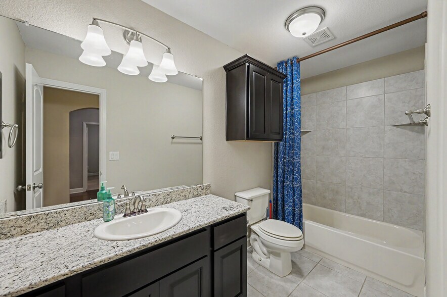 More Photos Of 5155 W Davis St, Conroe Medical For Lease