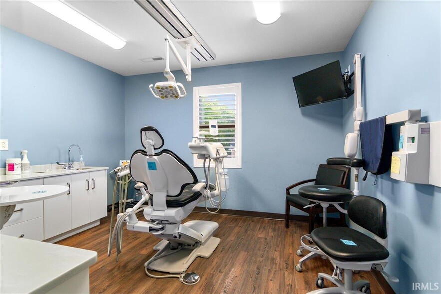 More Photos Of 310 S 5th Ave, Princeton Office For Sale