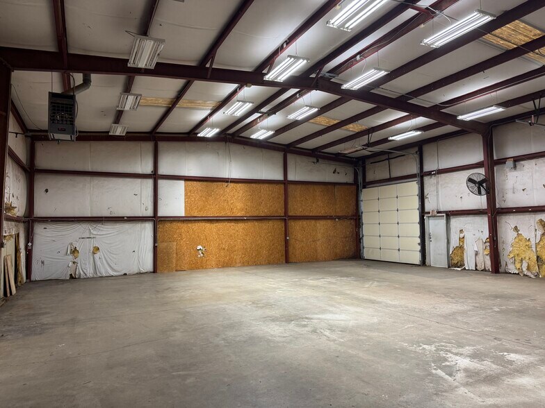 More Photos Of 10035 Pelham Rd, Simpsonville Warehouse For Lease