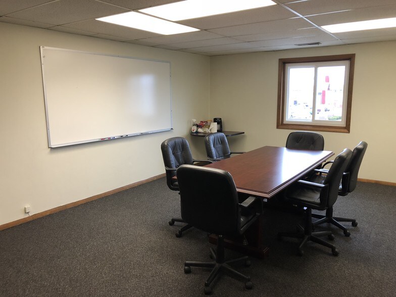 More Photos Of 1600 Shawano Ave, Green Bay Office For Lease